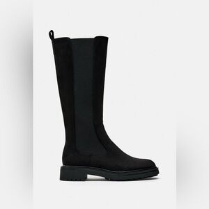 ZARA Low heeled Chelsea style boots. Side elastic goring. Rounded toe